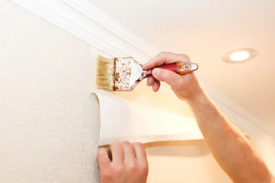 Pose de papier peint à Saint-Étienne-du-Grès — revêtements muraux et toiles de verre